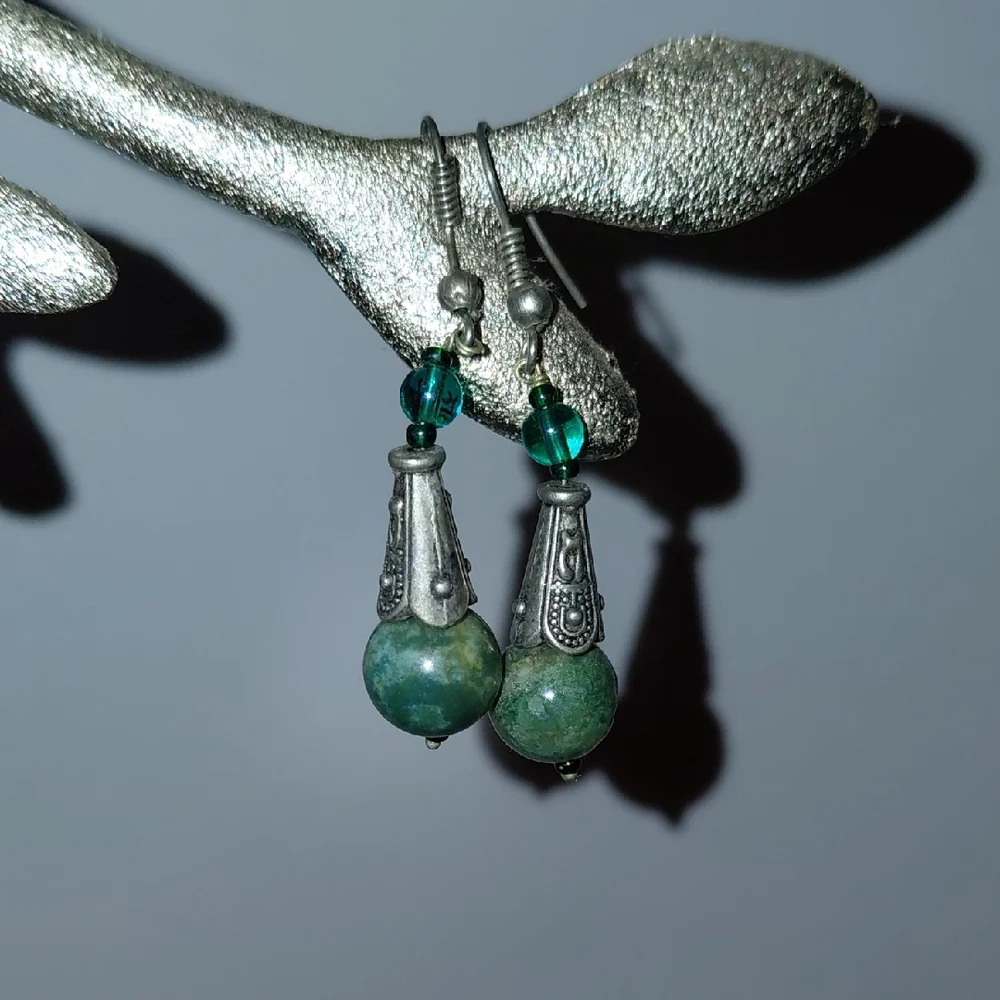 Elegant Green and Silver Dangle Earrings - Picture 1 of 2